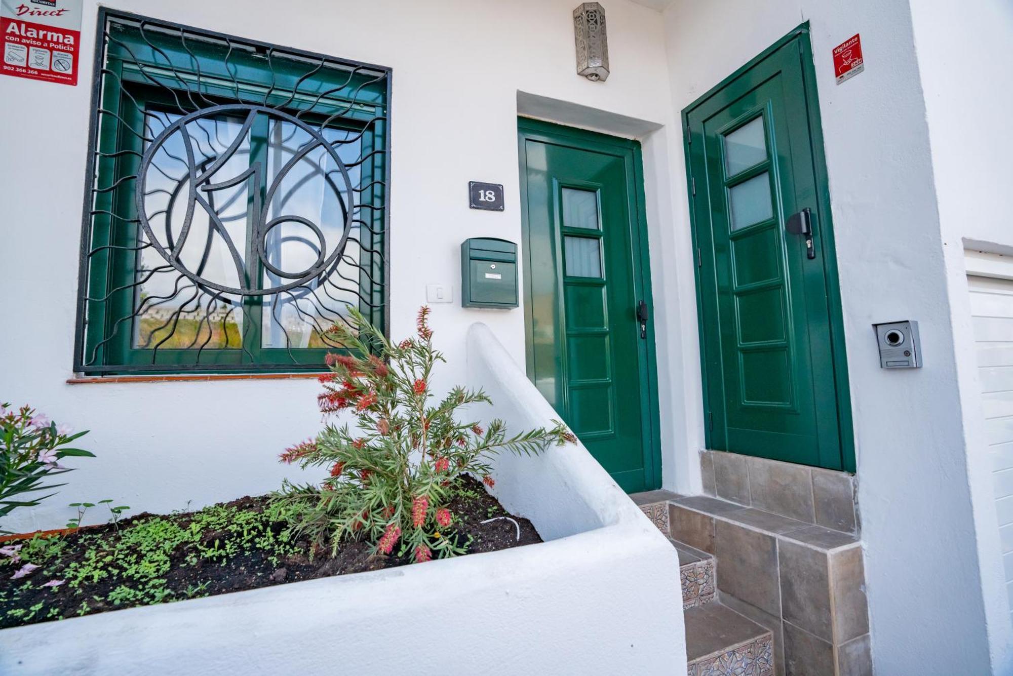 Casa Julio - Alcala Complete Coastal Retreat - Entire Apartment - 3 Min Walk From The Ocean - Shared Entrance With Host Екстериор снимка