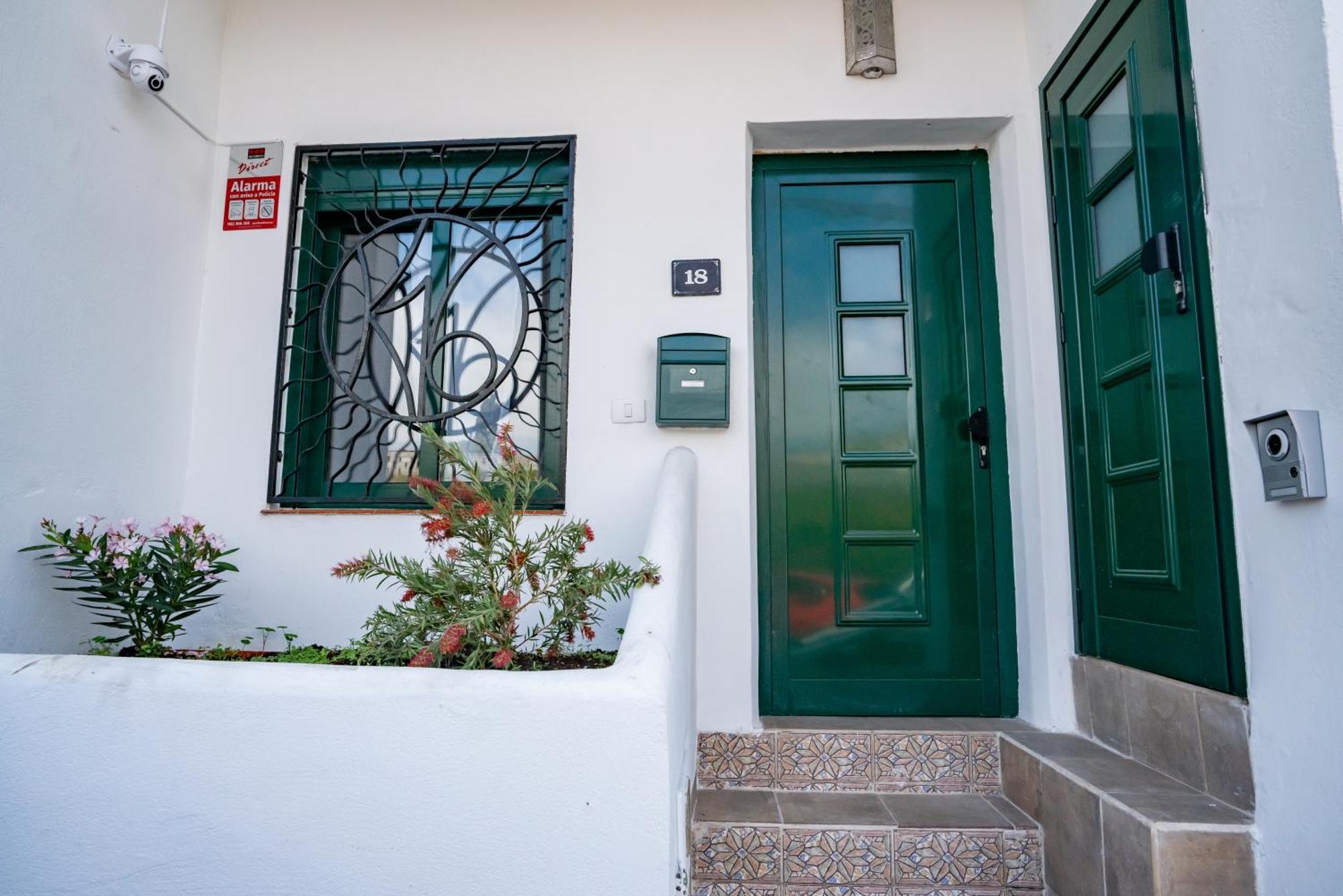 Casa Julio - Alcala Complete Coastal Retreat - Entire Apartment - 3 Min Walk From The Ocean - Shared Entrance With Host Екстериор снимка